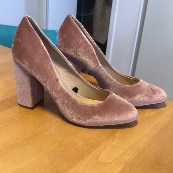 Pink velvet block heels - Picture 1 of 4